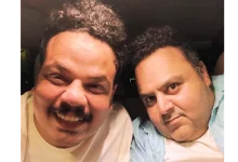 صورة شيكو ينشر صورة مع مصطفى غريب ويعلق: “مع ألذ واحد في مصر”