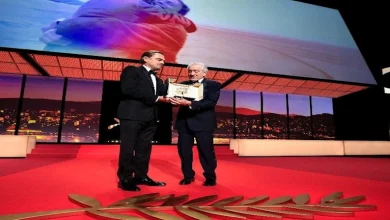 صورة ليوناردو دي كابريو يسلم روبرت دي نيرو جائزة السعفة الذهبية بمهرجان كان | صور