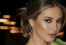 صورة بفستان أسود قصير.. ندى كوسا تتألق في فعاليات مسابقة ملكة جمال العالم