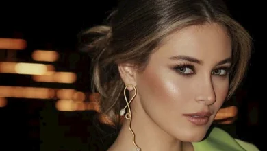 صورة بفستان أسود قصير.. ندى كوسا تتألق في فعاليات مسابقة ملكة جمال العالم
