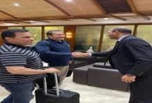صورة قادمون من ليبيا.. حسام البدرى ورياضيون مصريون يصلو مطار القاهرة  (صور)