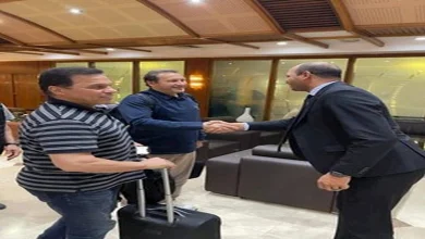صورة قادمون من ليبيا.. حسام البدرى ورياضيون مصريون يصلو مطار القاهرة  (صور)