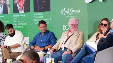 صورة حسين فهمي في ندوة مصر بمهرجان “كان السينمائي”: بدأنا ننهض مرة أخرى