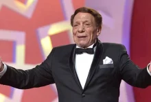 صورة في عيد ميلاده الـ 85.. كيف تحدث الزعيم عادل إمام عن والده؟