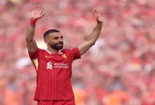 صورة رقم تاريخي ينتظر محمد صلاح خلال مباراة ليفربول وبرايتون