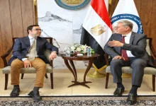 صورة اجتماع بين وزير البترول و“شارد كابيتال” لمتابعة تطورات العمل بمجمع البحر المتوسط للبتروكيماويات في العلمين