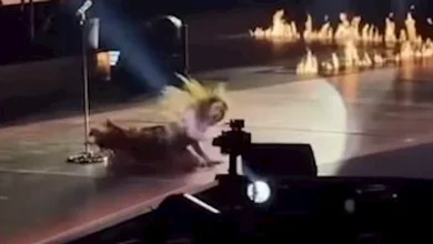 صورة بالفيديو.. شاكيرا تسقط على المسرح بآخر حفلاتها في كندا