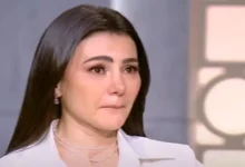 صورة دينا فؤاد تدخل في نوبة بكاء على الهواء لهذا السبب (فيديو)