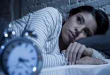 صورة احذر.. الاستيقاظ قبل رنين المنبه قد يكون علامة على خلل هرموني خطير