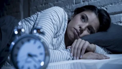 صورة احذر.. الاستيقاظ قبل رنين المنبه قد يكون علامة على خلل هرموني خطير