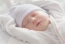 صورة “عندها 4 شهور”.. عائلة تعرض طفلتها للبيع- لن تتوقع ما حدث