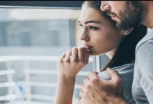 صورة دراسة: الاكتئاب قد ينتقل بين الأزواج عبر بكتيريا الفم
