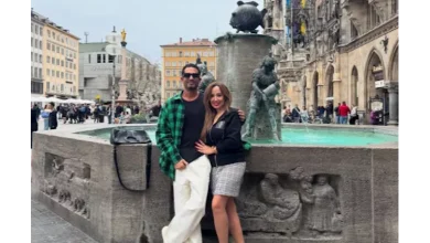 صورة عمرو سعد يشارك جمهوره صورة رومانسية مع زوجته