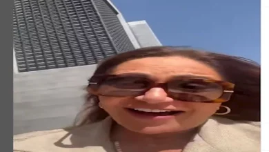 صورة بالفيديو.. ليلى علوي تحتفل بتخرج ابنها خالد والجمهور يعلق