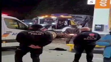 صورة واقعة مأساوية.. انهيار أرضي ينهي حياة أب وابنتيه والأم بين الحياة والموت