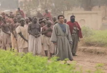 صورة لا سلام لقلوب تكره الحرية.. محمد رمضان ينشر صورة من كواليس “أسد”
