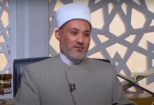 صورة أمين الفتوى: يجوز للمرأة وضع الكحل الأزرق أو الأخضر خارج البيت بشروط