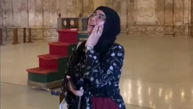 صورة فيديو لفتاة ترفع الأذان داخل مسجد يثير جدلاً.. وأمين الفتوى يوضح الرأي الشرعي