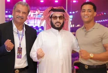 صورة بحضور تركي آل الشيخ.. محمد رمضان يحتفل مع الجمهور في إحدى نزالات الملاكمة بالرياض