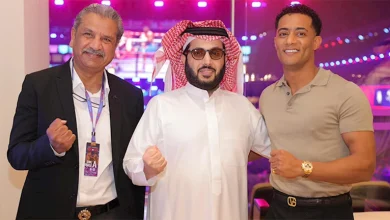 صورة بحضور تركي آل الشيخ.. محمد رمضان يحتفل مع الجمهور في إحدى نزالات الملاكمة بالرياض