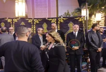 صورة ليلى علوي تقدم واجب العزاء في المنتج الراحل وليد مصطفى