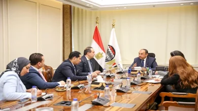 صورة وزير قطاع الأعمال يبحث مع “التأمين الصحي” توفير احتياجاته من خلال الشركات القابضة