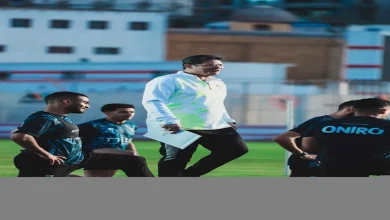 صورة “يبحث الحل”.. الأزمات تطارد أيمن الرمادي قبل مواجهة بيراميدز