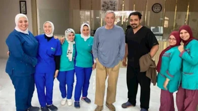 صورة محمود حميدة يزور صبري عبد المنعم بعد وعكته الصحية (صور)