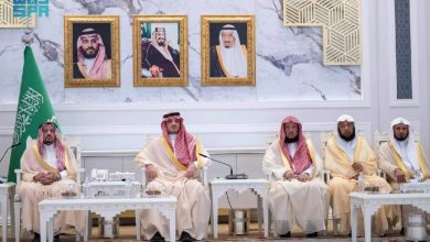 صورة نقل تحيات خادم الحرمين وولي العهد.. وزير الداخلية يلتقي أهالي منطقة القصيم  أخبار السعودية