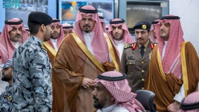 صورة وزير الداخلية يتابع سير العمل في مركز عمليات أمن المسجد النبوي الشريف  أخبار السعودية