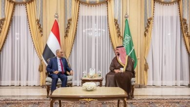 صورة وزير الدفاع يبحث مع رئيس مجلس الوزراء اليمني العلاقات الثنائية وسبل تعزيزها  أخبار السعودية