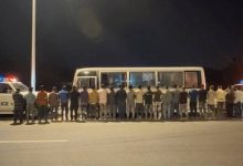 صورة ضبط مقيم حاول نقل 22 وافداً لا يحملون تصريحاً بالحج إلى مكة  أخبار السعودية