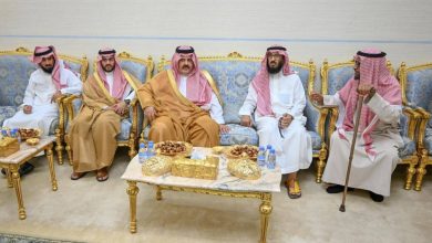 صورة أمير حائل ونائبه يعزيان أسرة الباتع في وفاة والدتهم  أخبار السعودية