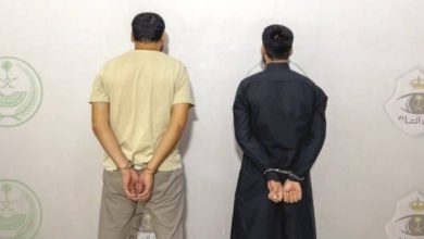 صورة القبض على وافدَين لنشرهما إعلانات موجهة لحاملي تأشيرات الزيارة  أخبار السعودية