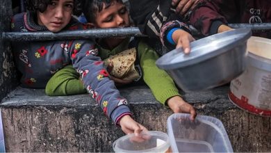صورة الطفلة مايا تبكي جوعا.. حصار الاحتلال يقتل أطفال غزة (شاهد)