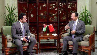 صورة | السفير الصيني لرؤيا: مستعدون لقتال الولايات المتحدة حتّى النهاية في “حرب التعريفات” ولا نقبل الابتزاز