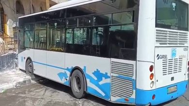 صورة | انزلاق حافلة ركاب في عمّان وإصابة السائق