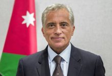 صورة | رئيس الوزراء يهنئ عضو اللجنة التنفيذية لمنظمة التحرير الفلسطينية حسين الشيخ