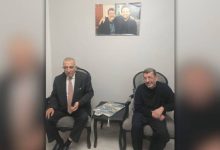 صورة | وزير الثقافة يطمئن على صحة ربيع شهاب ويشيد بعطائه الفني