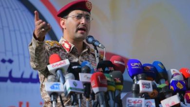 صورة | الحوثيون: استهدفنا حاملة طائرات أمريكية ومطار رامون بطائرات مسيرة وصاروخ باليستي