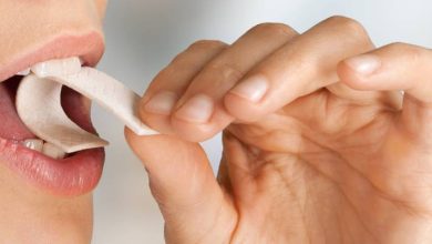 صورة | مضغ العلكة “جريمة” في هذه الدولة فما السبب؟