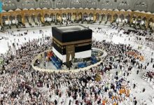 صورة | رفع كسوة الكعبة المشرفة استعدادا لموسم حج 1446هـ