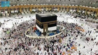 صورة | رفع كسوة الكعبة المشرفة استعدادا لموسم حج 1446هـ