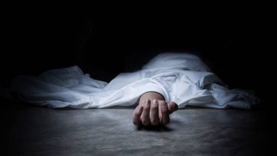 صورة | المدعي العام يحقق مع شاب متهم بقتل والدته في البادية الشمالية ..تفاصيل