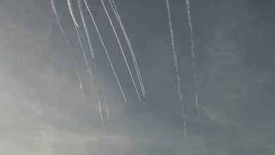صورة | أجسام طائرة مجهولة في سماء أم الرشراش “إيلات”.. وعدسة “رؤيا” ترصد من العقبة