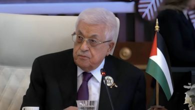 صورة | الرئيس الفلسطيني: نطالب حماس والفصائل الأخرى بتسليم سلاحها للسلطة
