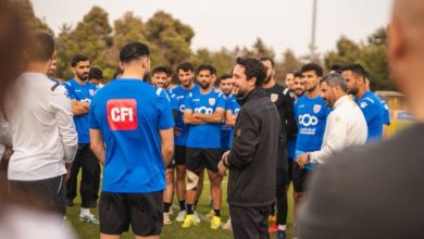 صورة | ولي العهد يتابع استعدادات نشامى المنتخب الوطني لكرة القدم لمواجهة نظيره العُماني.. صور