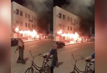 صورة | مراسل “رؤيا”: حريق يطال 3 محلات تجارية في معان.. فيديو