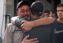 صورة | مصادر فلسطينية: شهداء وجرحى في استهداف منازل ومدارس وخيام نازحين في قطاع غزة