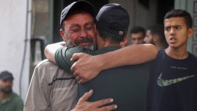 صورة | مصادر فلسطينية: شهداء وجرحى في استهداف منازل ومدارس وخيام نازحين في قطاع غزة